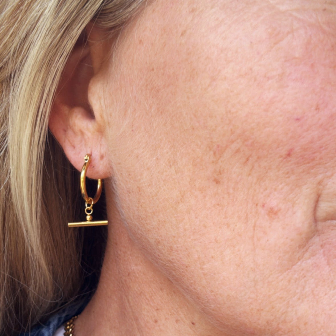 Simple T Bar Hoops Earrings - Gold