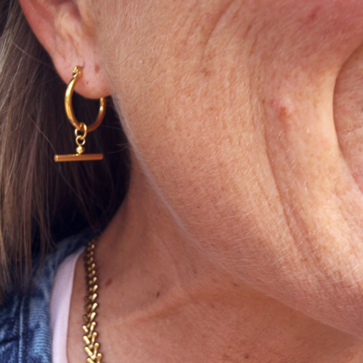 Simple T Bar Hoops Earrings - Gold