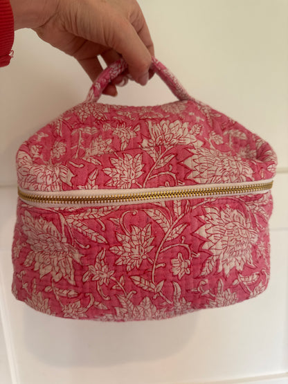 The Carryall Vanity - Bright Pink