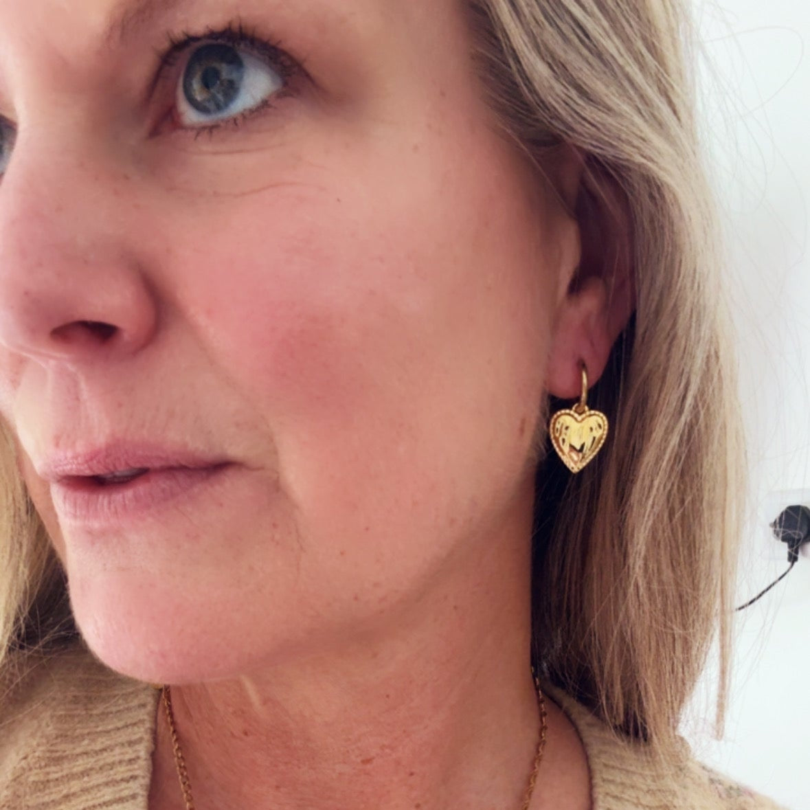 Basic Heart Hoop Earrings - Gold